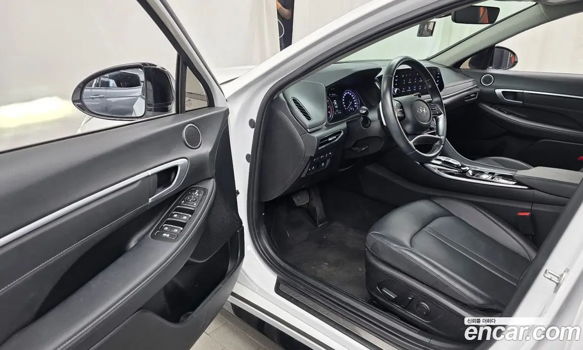 Hyundai Sonata 2022 1.6 автомат (гидро), фото 13