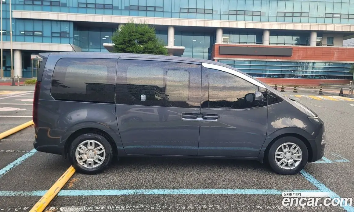 Hyundai Staria 2021 3.5 автомат (гидро), фото 19