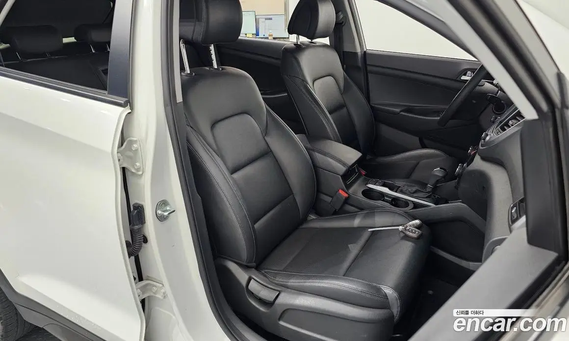 Hyundai Tucson 2015 1.7 автомат (гидро), фото 12
