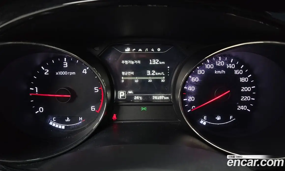 Kia Carnival 2015 2.2 автомат (гидро), фото 11 Kia Carnival 2015 2.2 автомат (гидро), фото 11