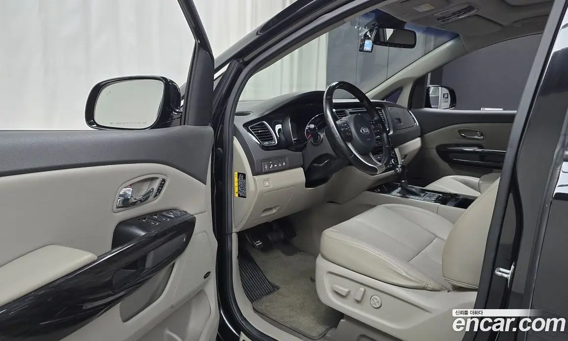 Kia Carnival 2015 2.2 автомат (гидро), фото 13 Kia Carnival 2015 2.2 автомат (гидро), фото 13