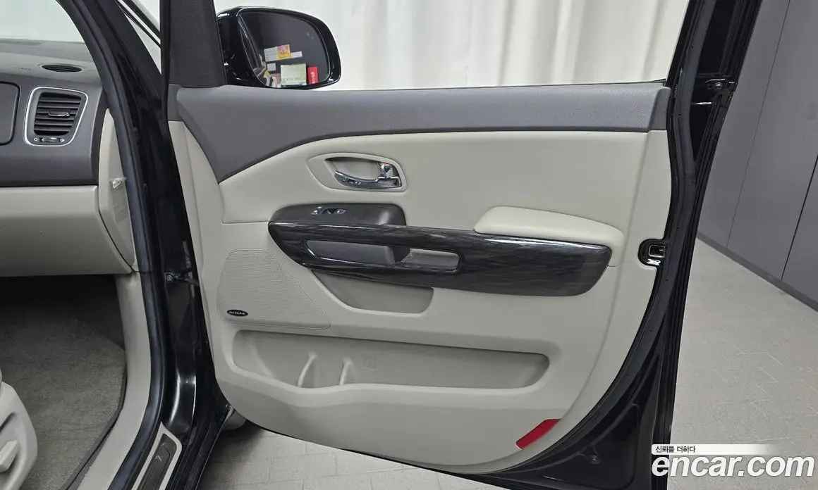 Kia Carnival 2015 2.2 автомат (гидро), фото 15 Kia Carnival 2015 2.2 автомат (гидро), фото 15
