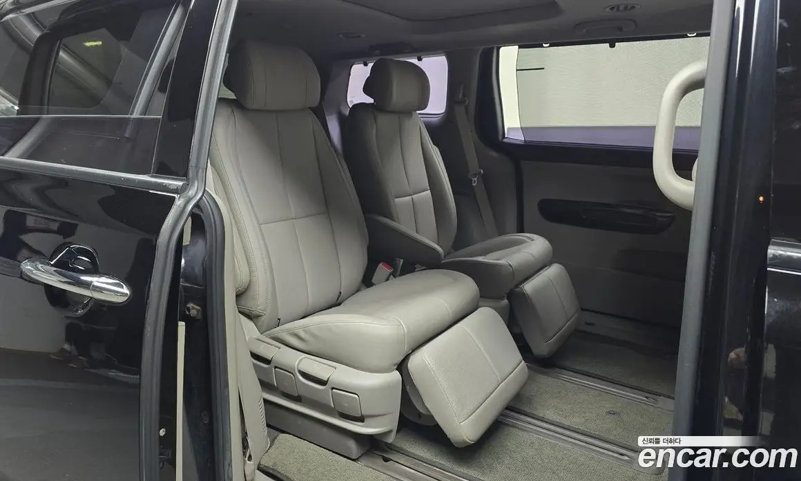 Kia Carnival 2015 2.2 автомат (гидро), фото 17 Kia Carnival 2015 2.2 автомат (гидро), фото 17