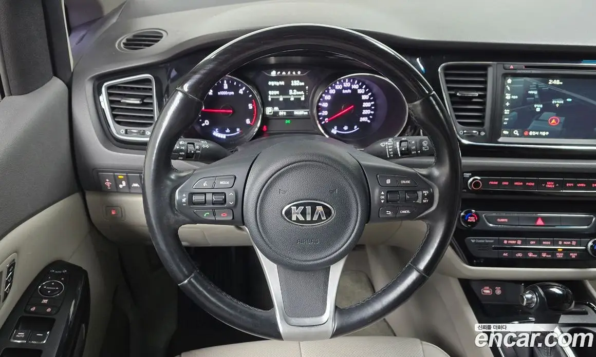 Kia Carnival 2015 2.2 автомат (гидро), фото 18 Kia Carnival 2015 2.2 автомат (гидро), фото 18
