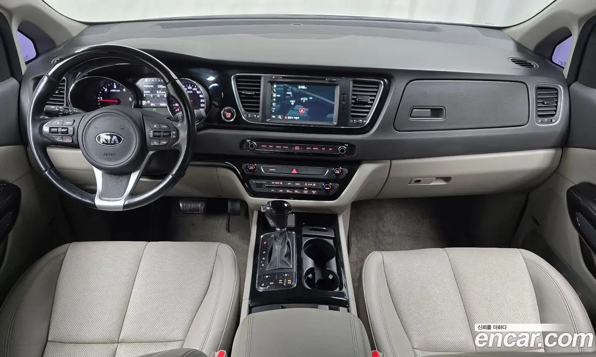 Kia Carnival 2015 2.2 автомат (гидро), фото 10 Kia Carnival 2015 2.2 автомат (гидро), фото 10