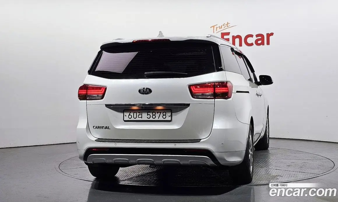 Kia Carnival 2015 2.2 автомат (гидро), фото 4 Kia Carnival 2015 2.2 автомат (гидро), фото 4