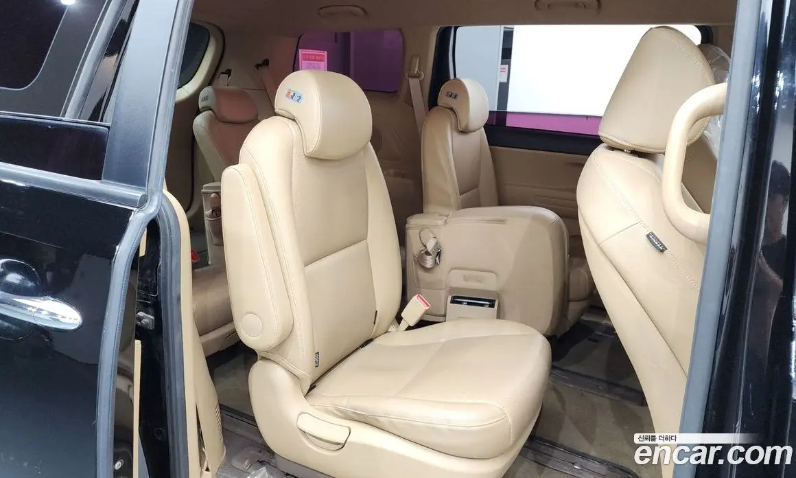 Kia Carnival 2017 2.2 автомат (гидро), фото 12 Kia Carnival 2017 2.2 автомат (гидро), фото 12