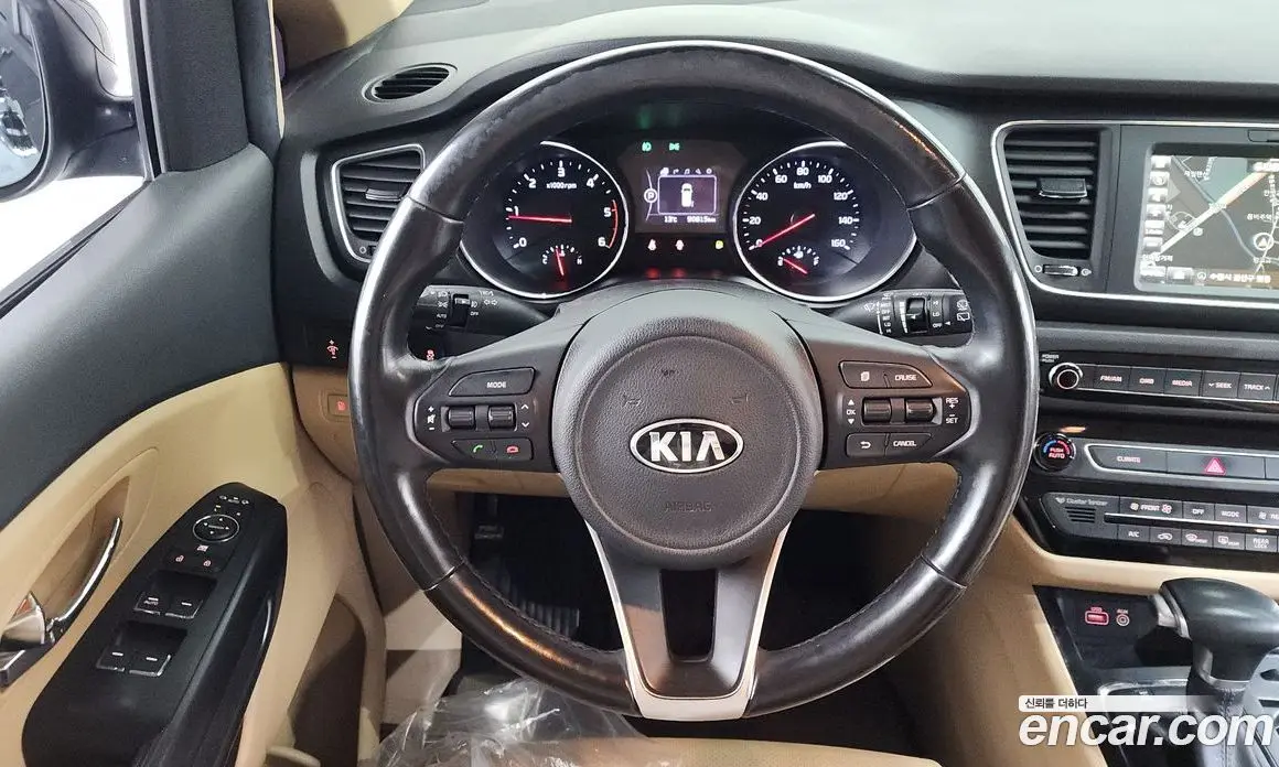 Kia Carnival 2017 2.2 автомат (гидро), фото 13 Kia Carnival 2017 2.2 автомат (гидро), фото 13