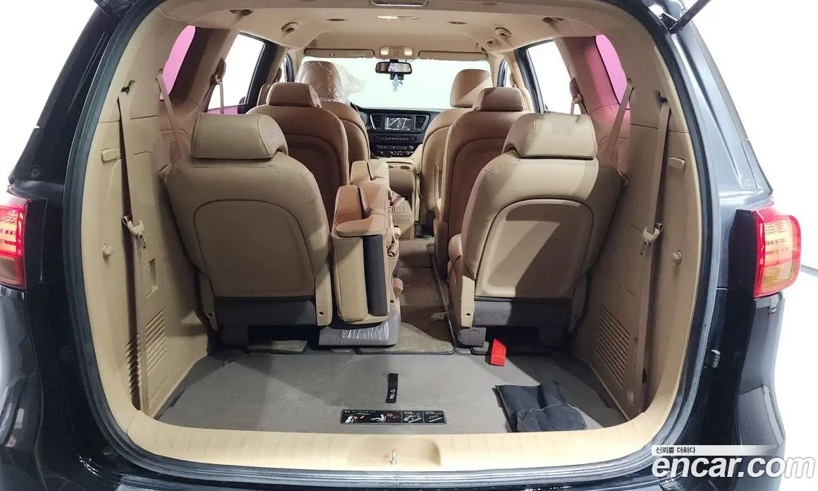 Kia Carnival 2017 2.2 автомат (гидро), фото 20 Kia Carnival 2017 2.2 автомат (гидро), фото 20