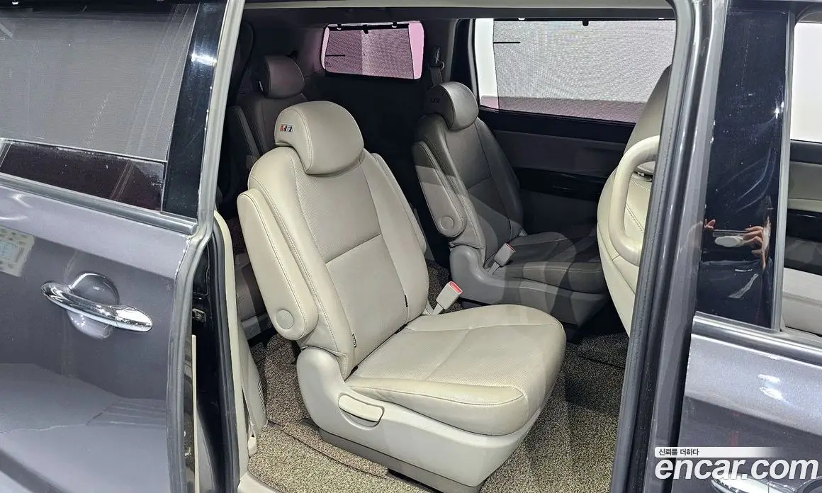 Kia Carnival 2017 2.2 автомат (гидро), фото 12 Kia Carnival 2017 2.2 автомат (гидро), фото 12