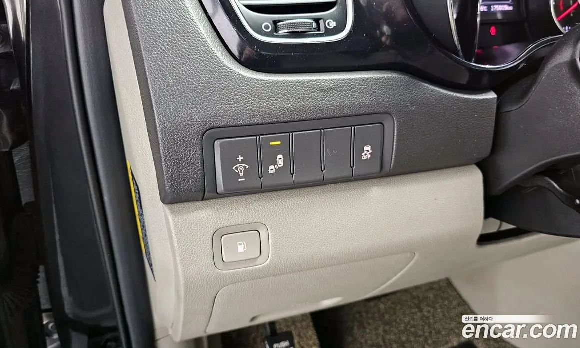 Kia Carnival 2017 2.2 автомат (гидро), фото 16 Kia Carnival 2017 2.2 автомат (гидро), фото 16