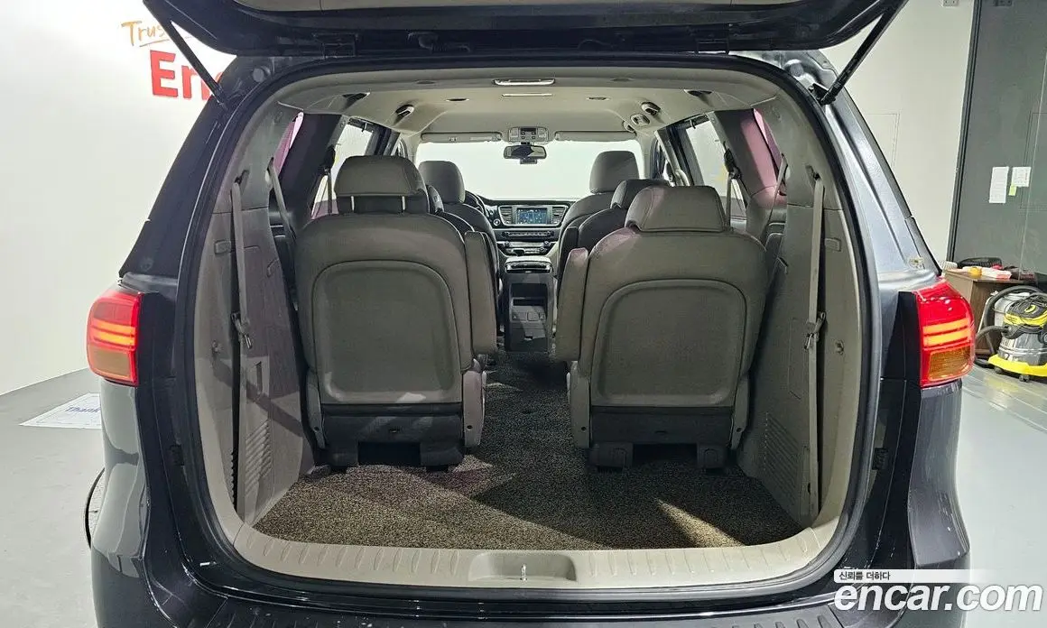 Kia Carnival 2017 2.2 автомат (гидро), фото 20 Kia Carnival 2017 2.2 автомат (гидро), фото 20