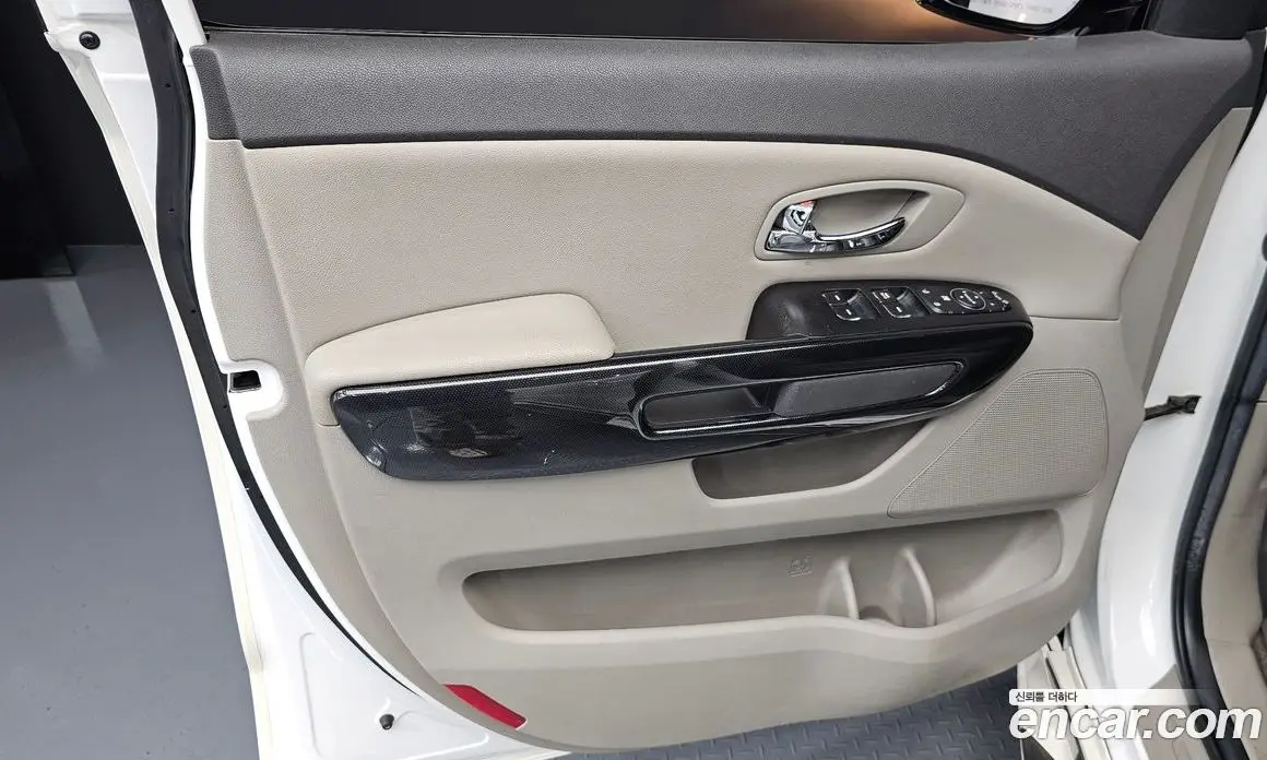 Kia Carnival 2017 2.2 автомат (гидро), фото 14