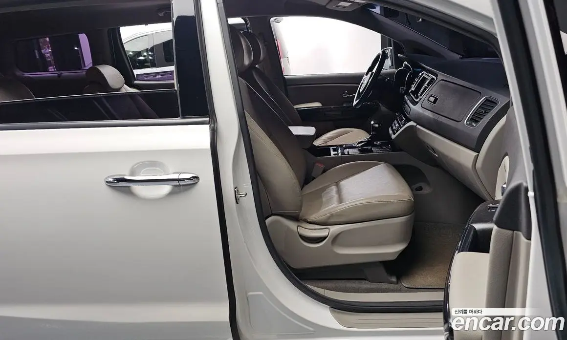 Kia Carnival 2017 2.2 автомат (гидро), фото 16