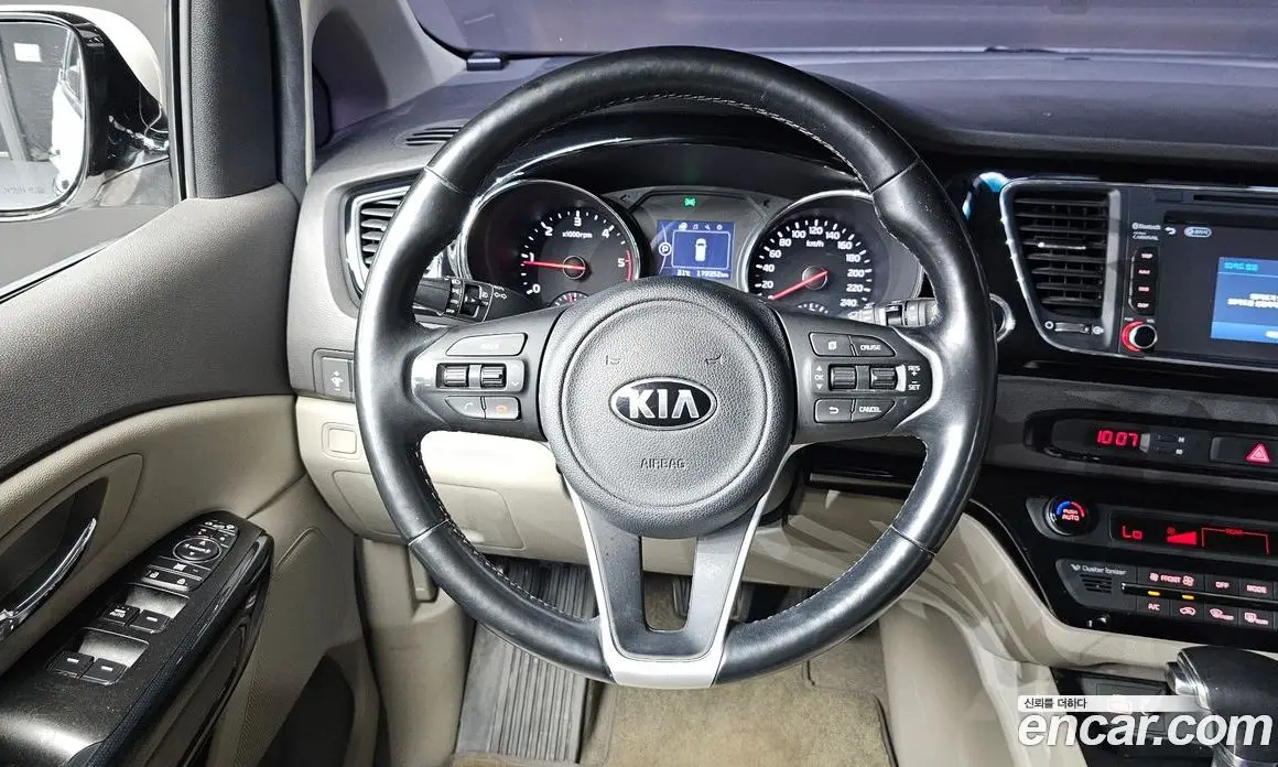 Kia Carnival 2017 2.2 автомат (гидро), фото 18