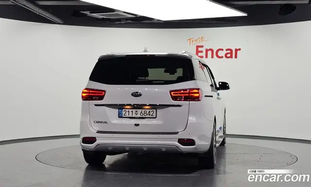 Kia Carnival 2019 2.2 автомат (гидро), миниатюра 4 Kia Carnival 2019 2.2 автомат (гидро), миниатюра 4