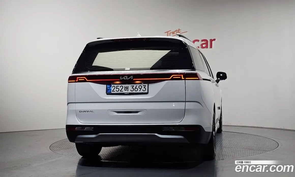 Kia Carnival 2023 3.5 автомат (гидро), фото 3