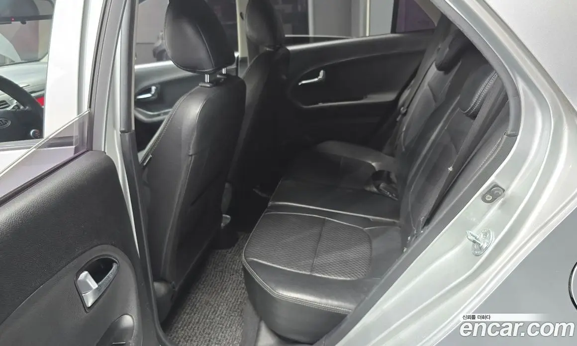 Kia Morning 2011 1.0 автомат (гидро), фото 12