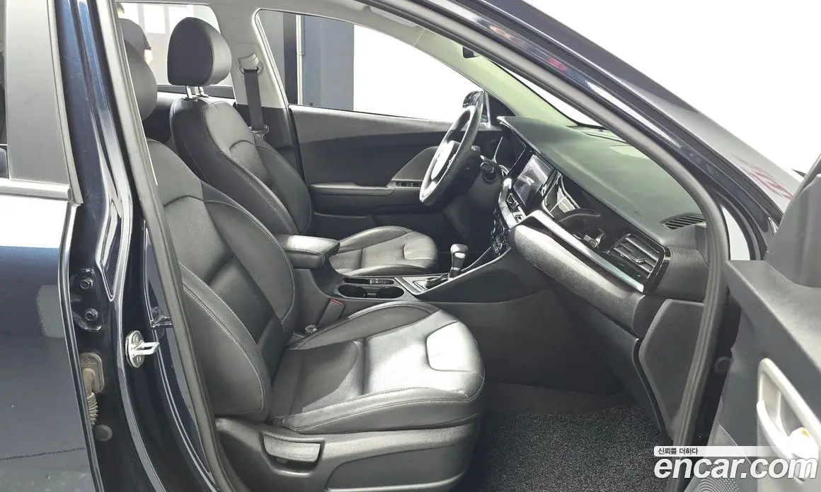 Kia Niro 2021 1.6 автомат (гидро), фото 15