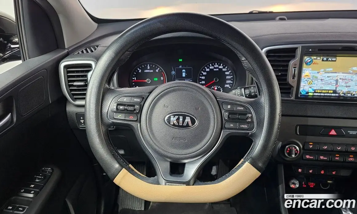 Kia Sportage 2016 1.7 автомат (гидро), фото 18