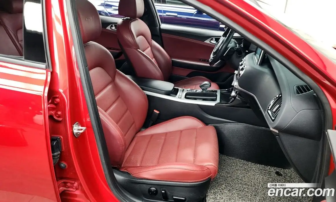 Kia Stinger 2017 3.3 автомат (гидро), фото 11