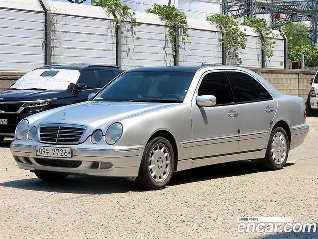 Mercedes-Benz E-Class 2001 2.8 автомат (гидро), миниатюра 2