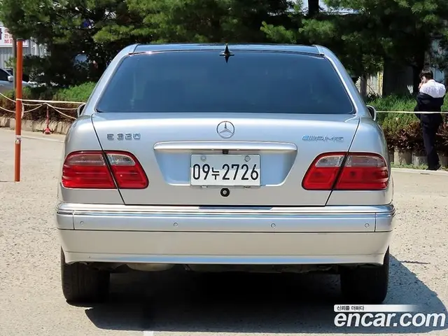 Mercedes-Benz E-Class 2001 2.8 автомат (гидро), миниатюра 4