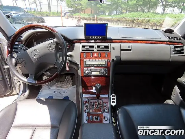 Mercedes-Benz E-Class 2001 2.8 автомат (гидро), миниатюра 7