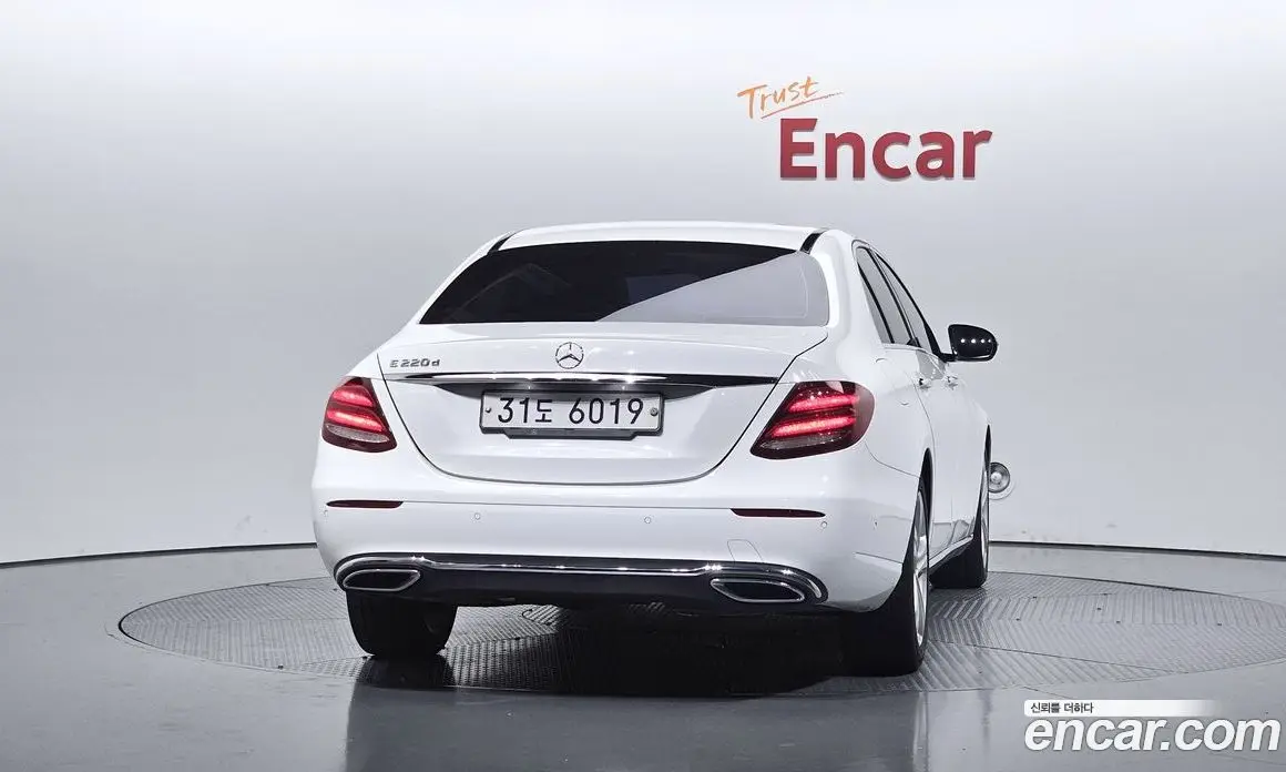 Mercedes-Benz E-Class 2016 1.9 автомат (гидро), фото 4 Mercedes-Benz E-Class 2016 1.9 автомат (гидро), фото 4