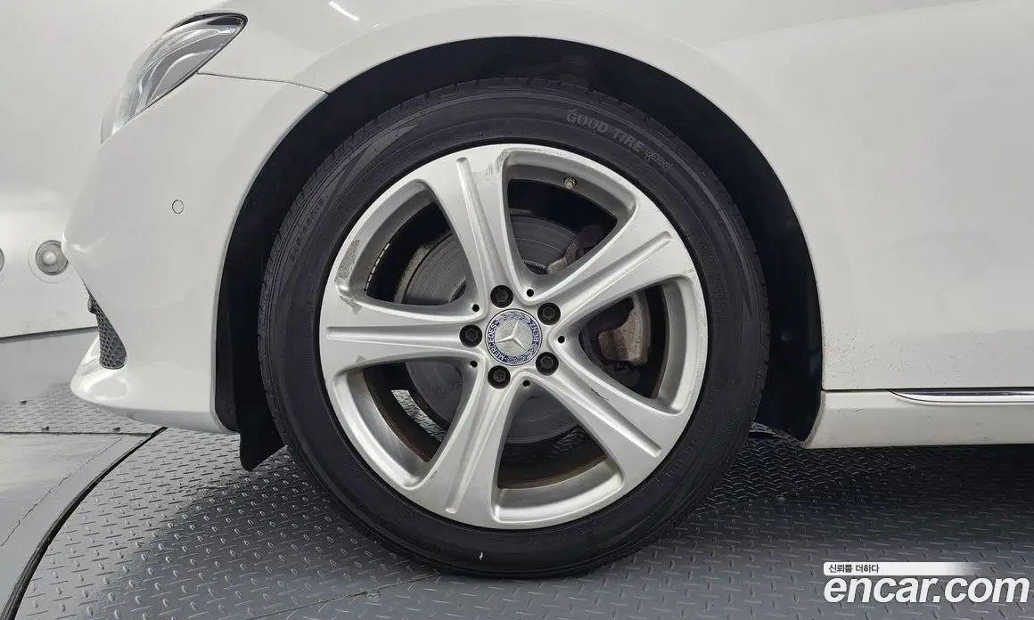 Mercedes-Benz E-Class 2016 1.9 автомат (гидро), фото 5 Mercedes-Benz E-Class 2016 1.9 автомат (гидро), фото 5