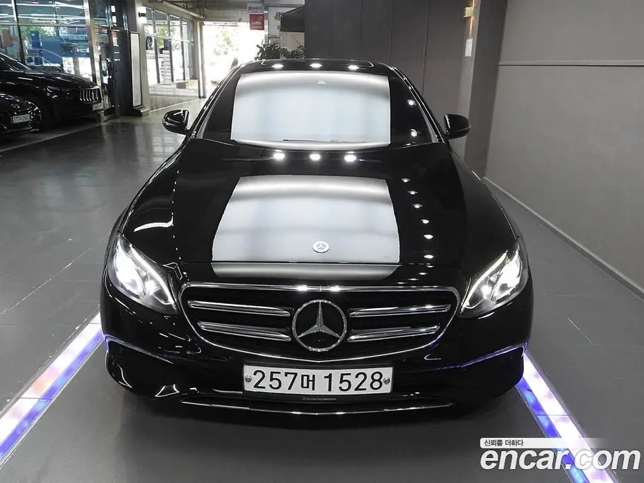 Mercedes-Benz E-Class 2019 2.0 автомат (гидро), фото 1 Mercedes-Benz E-Class 2019 2.0 автомат (гидро), фото 1