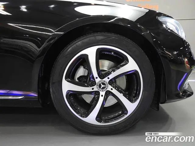 Mercedes-Benz E-Class 2019 2.0 автомат (гидро), миниатюра 10 Mercedes-Benz E-Class 2019 2.0 автомат (гидро), миниатюра 10