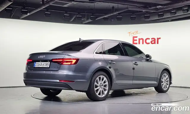 Audi A4 2018 2.0 автомат (гидро), миниатюра 2
