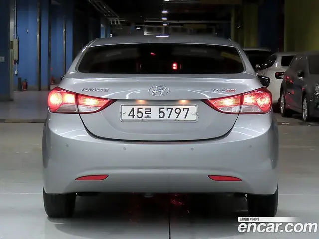 Hyundai Avante 2010 1.6 автомат (гидро), миниатюра 3