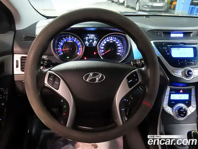 Hyundai Avante 2010 1.6 автомат (гидро), миниатюра 9