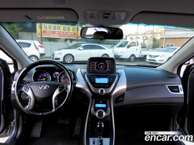 Hyundai Avante 2012 1.6 автомат (гидро), миниатюра 11