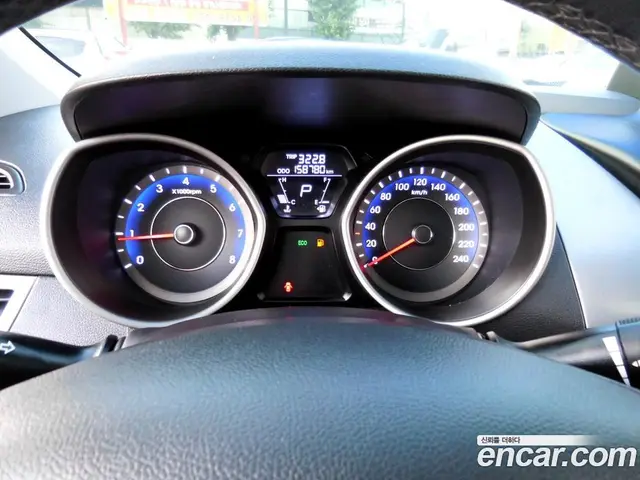 Hyundai Avante 2012 1.6 автомат (гидро), миниатюра 8