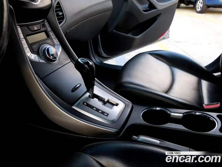 Hyundai Avante 2012 1.6 автомат (гидро), фото 9