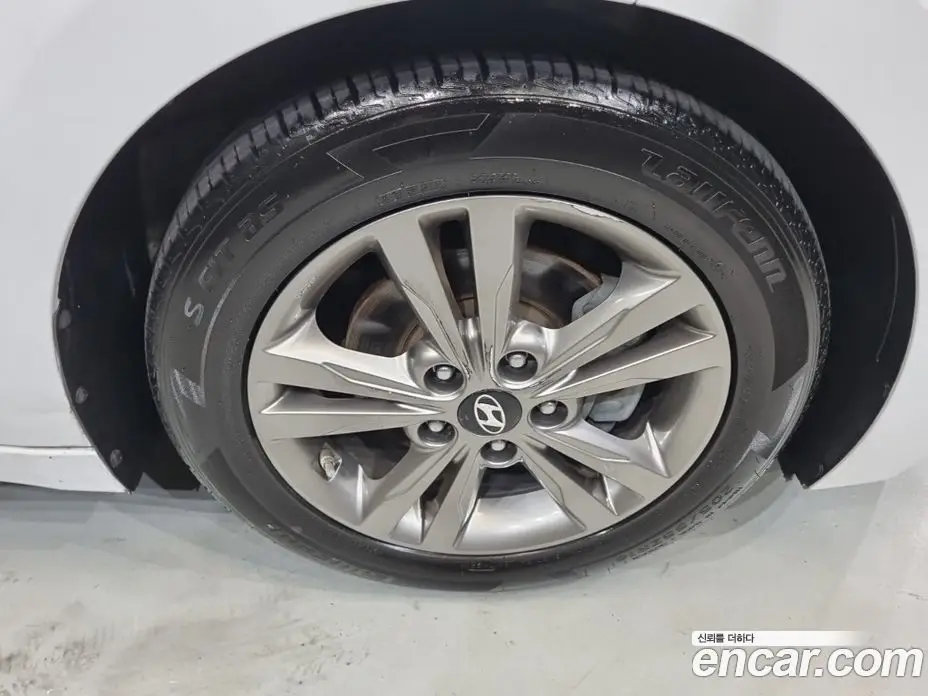 Hyundai Avante 2016 1.6 автомат (гидро), фото 20