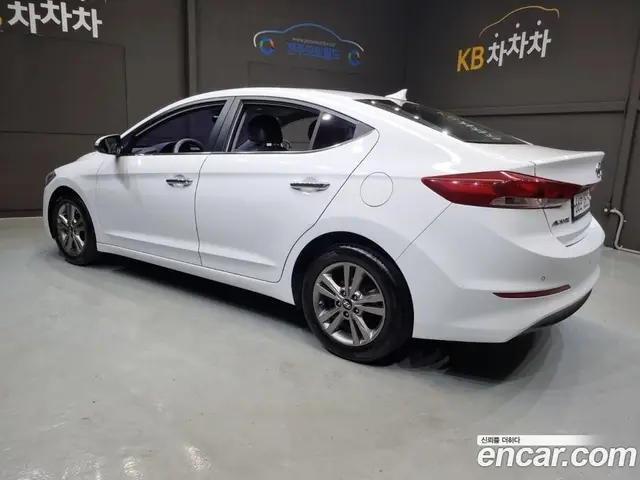 Hyundai Avante 2016 1.6 автомат (гидро), миниатюра 4