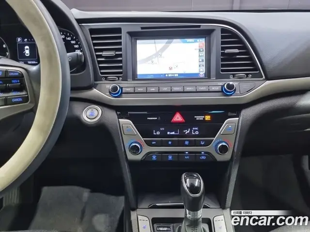 Hyundai Avante 2016 1.6 автомат (гидро), миниатюра 9