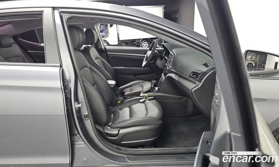 Hyundai Avante 2019 1.6 автомат (гидро), фото 12