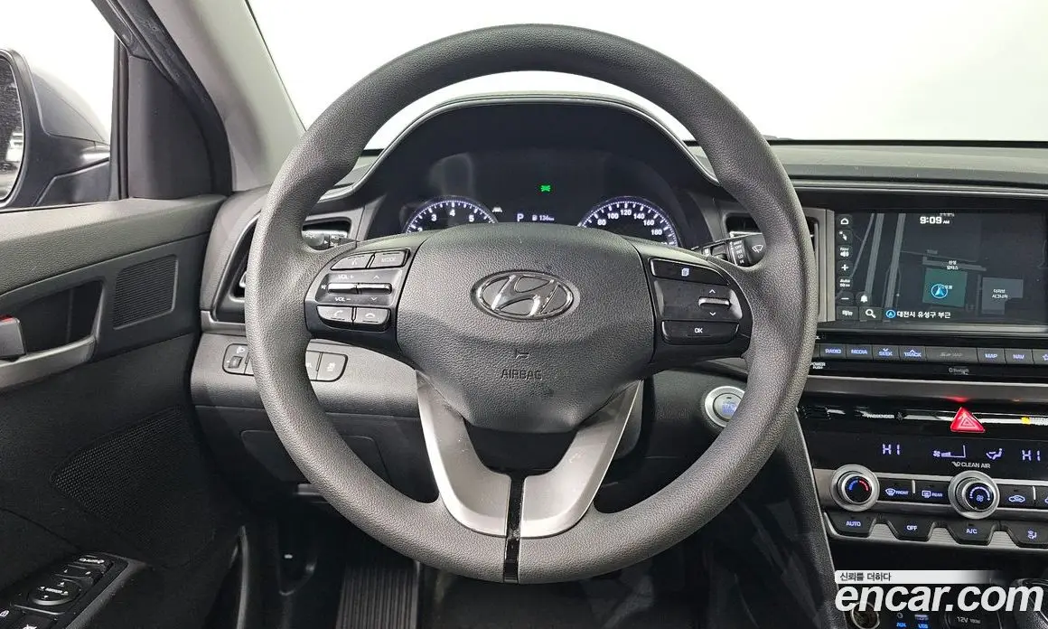 Hyundai Avante 2019 1.6 автомат (гидро), фото 17