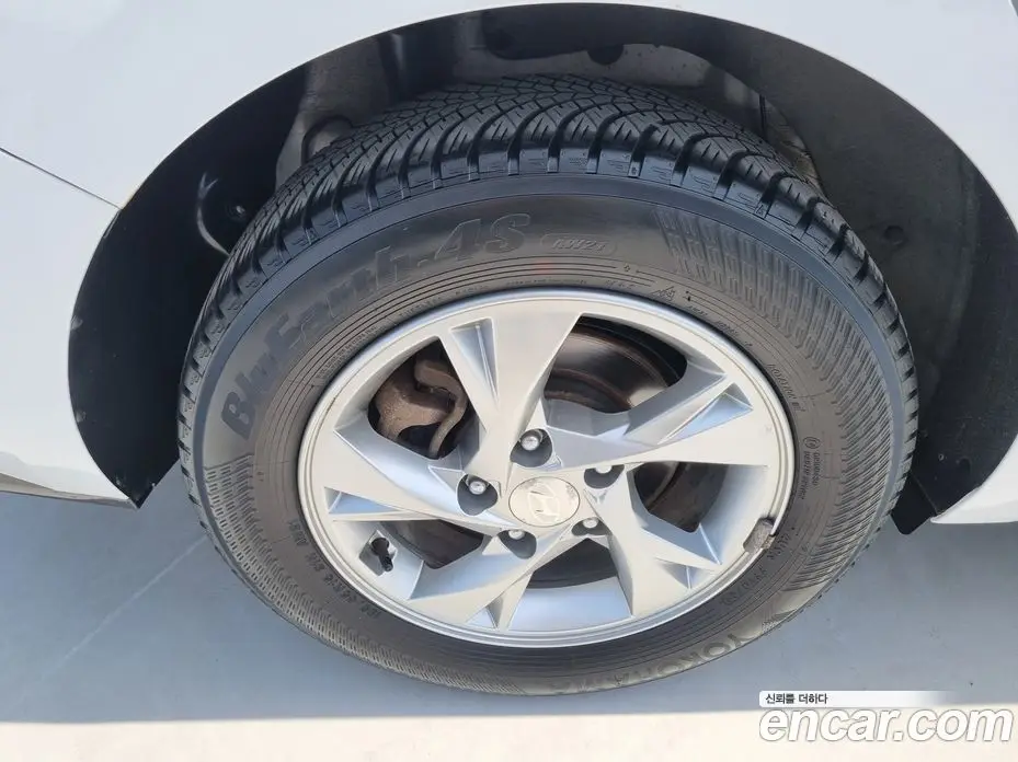 Hyundai Avante 2021 1.6 автомат (гидро), фото 18
