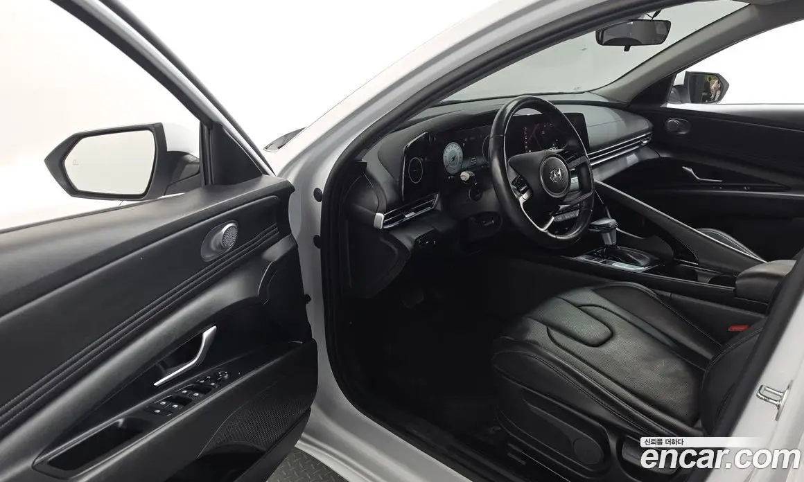 Hyundai Avante 2022 1.6 автомат (гидро), фото 13