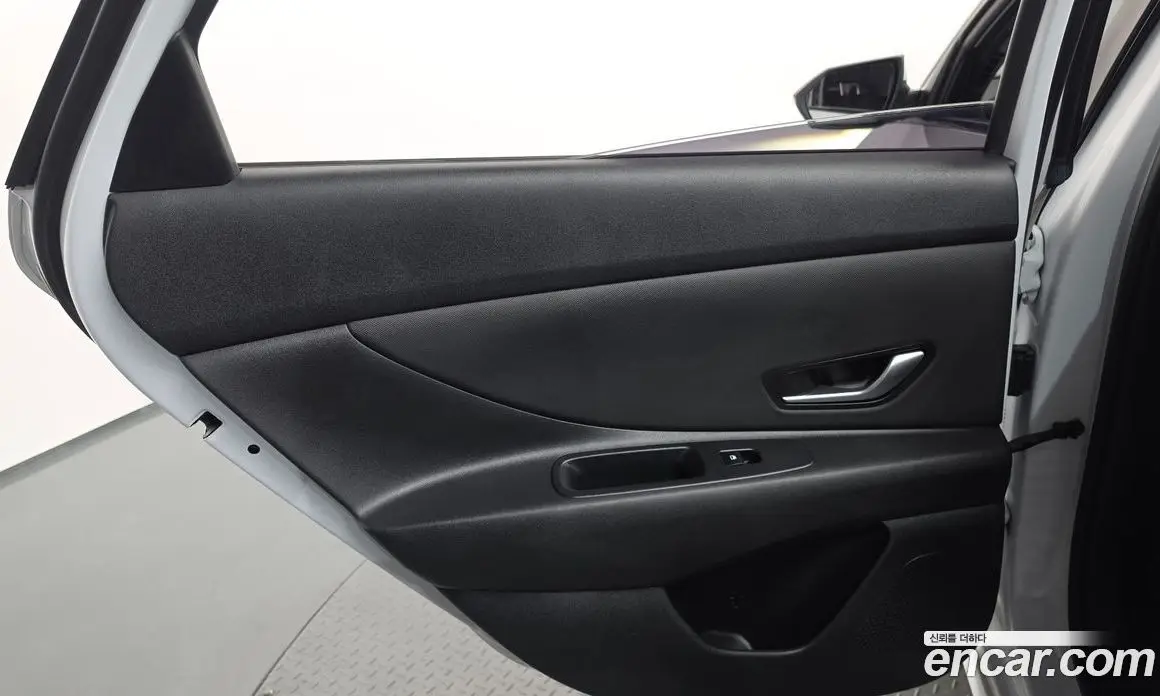 Hyundai Avante 2022 1.6 автомат (гидро), фото 15
