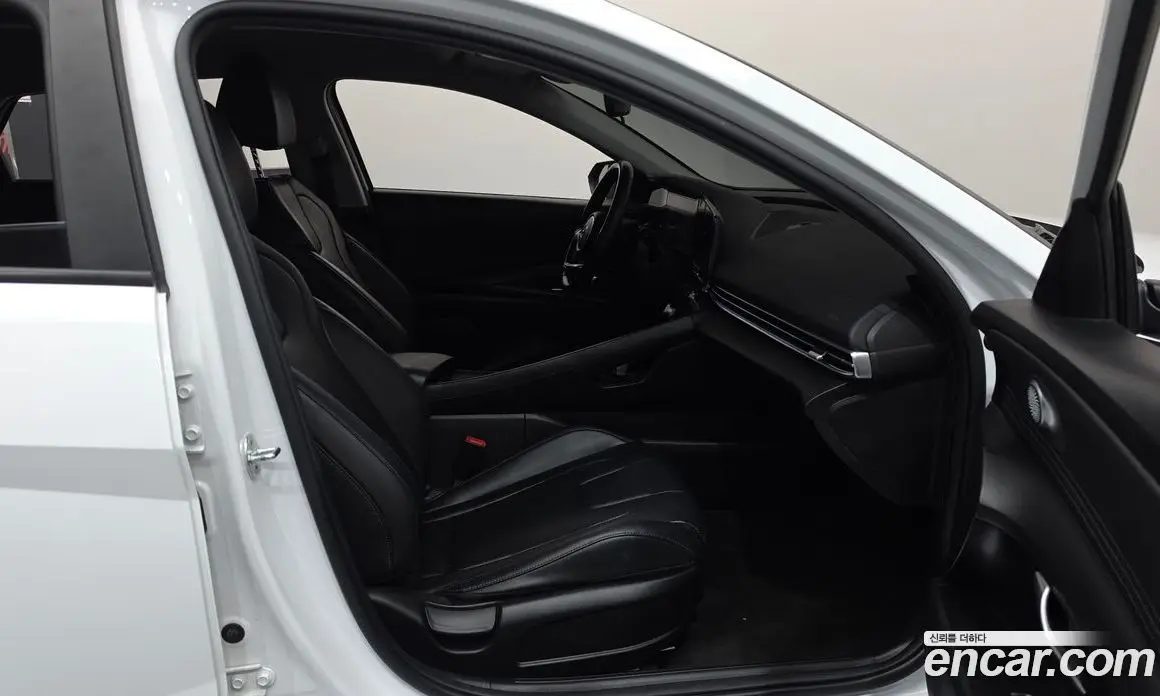 Hyundai Avante 2022 1.6 автомат (гидро), фото 16