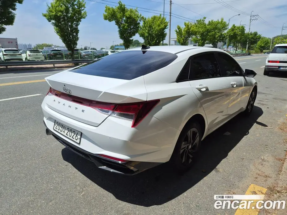 Hyundai Avante 2023 1.6 автомат (гидро), фото 3