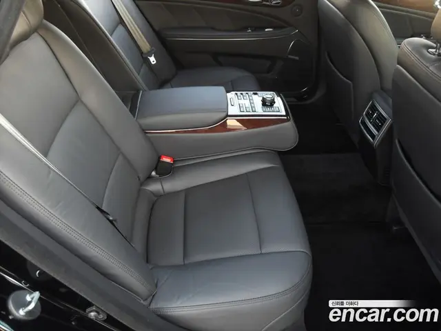 Hyundai Equus 2015 3.8 автомат (гидро), миниатюра 3