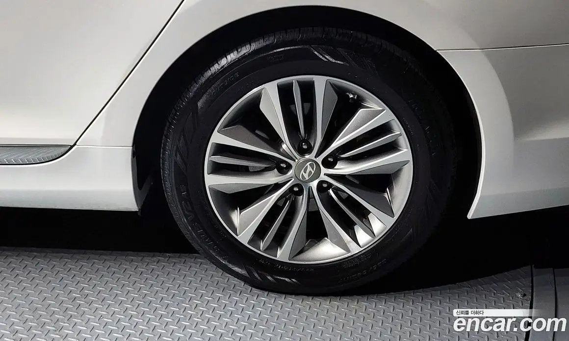 Hyundai Grandeur 2015 2.4 автомат (гидро), фото 5 Hyundai Grandeur 2015 2.4 автомат (гидро), фото 5